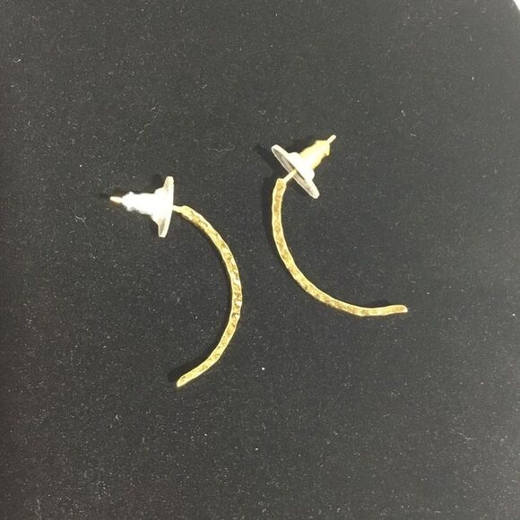 Hammered Gold Tone Curved Bar Earrings (G1) - Picture 2 of 4